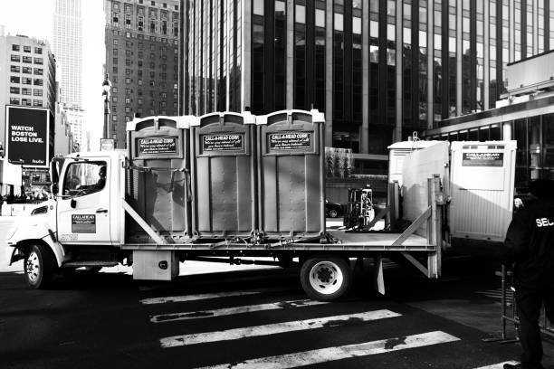 Best Portable restroom trailer rental  in Bellaire, OH